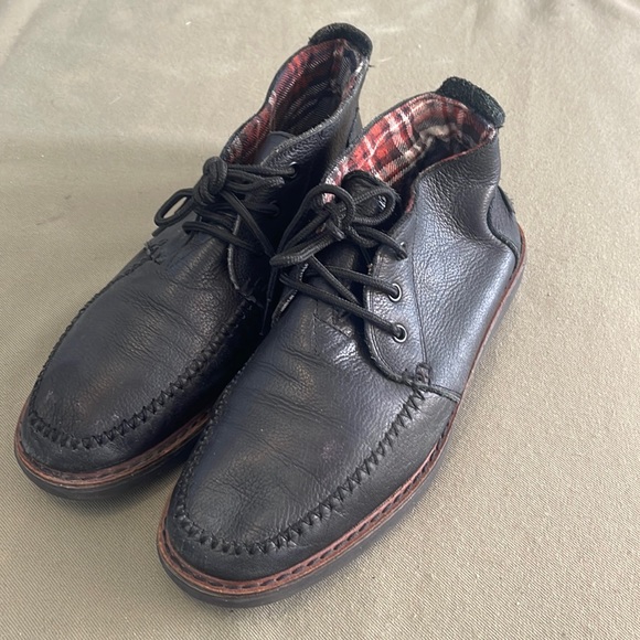 TOMS Authentic black color Leather size 8.5” Mens Shoes - Picture 1 of 16
